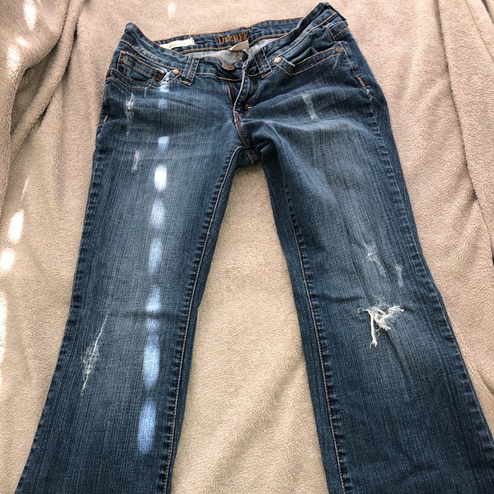 Decree distressed jeans